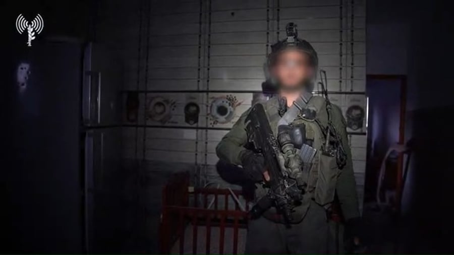 מציאת אמצעי לחימה בחדר ילדים