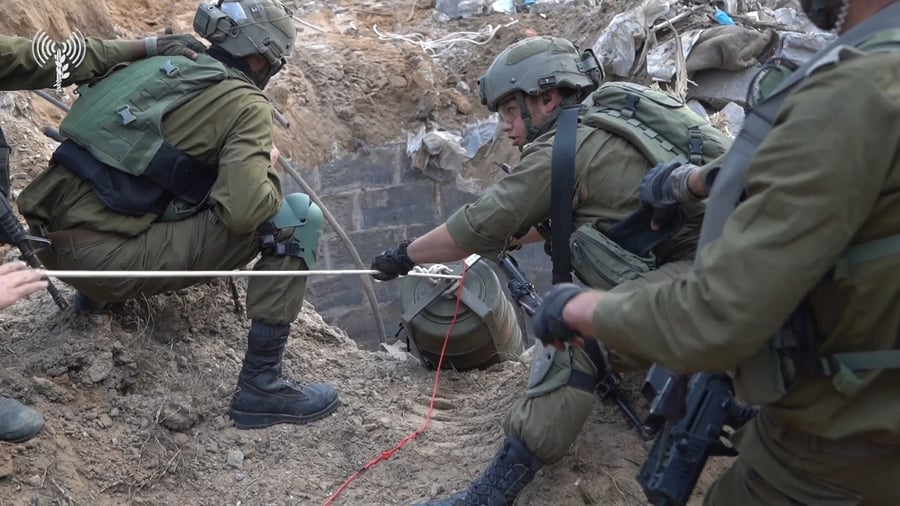 תיעוד של כוחות אוגדה 98 בפעילות מעל ומתחת לקרקע בחאן יונס