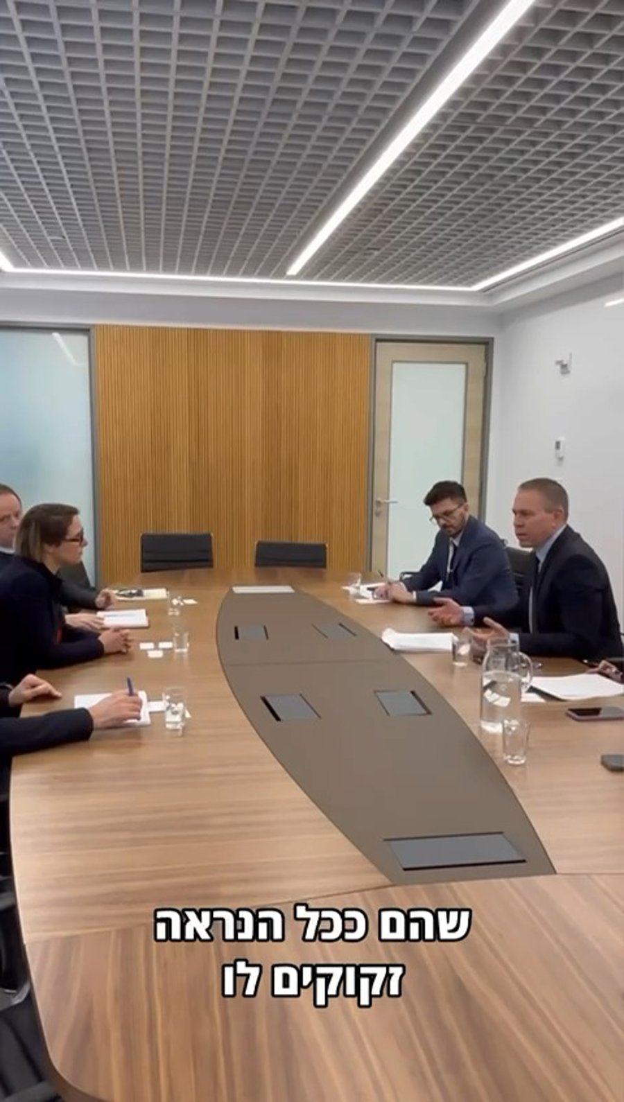 השיחה של ארדן עם הצלב האדום