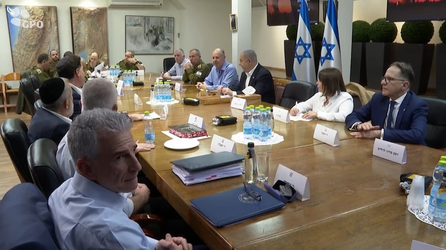 התכנסות הקבינט, הערב