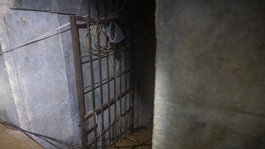 צה"ל חושף תיעוד מהמנהרה בה הוחזקו חטופים תחת חאן יונס | צפו בתיעוד בלתי נתפס