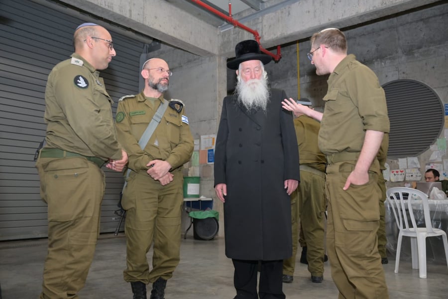 הרב גרוסמן בביקור במחנה שורה: "עם ישראל חייב לכם הכרת הטוב"