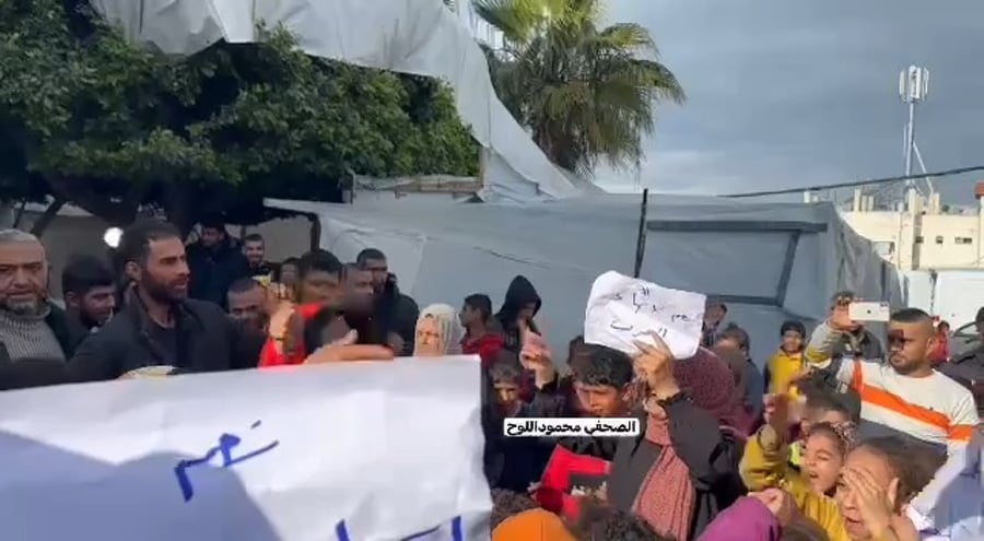 עזתים מפגינים נגד חמאס