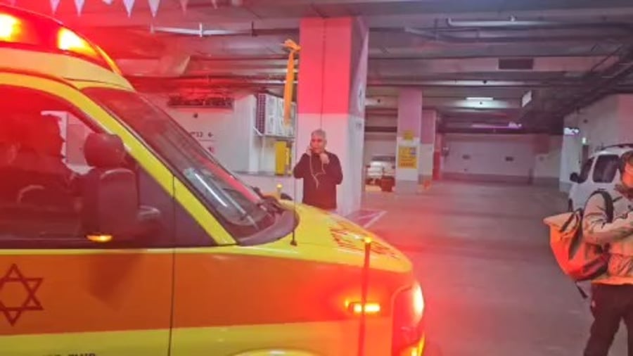 אמבולנס נכנס לבית המשפט