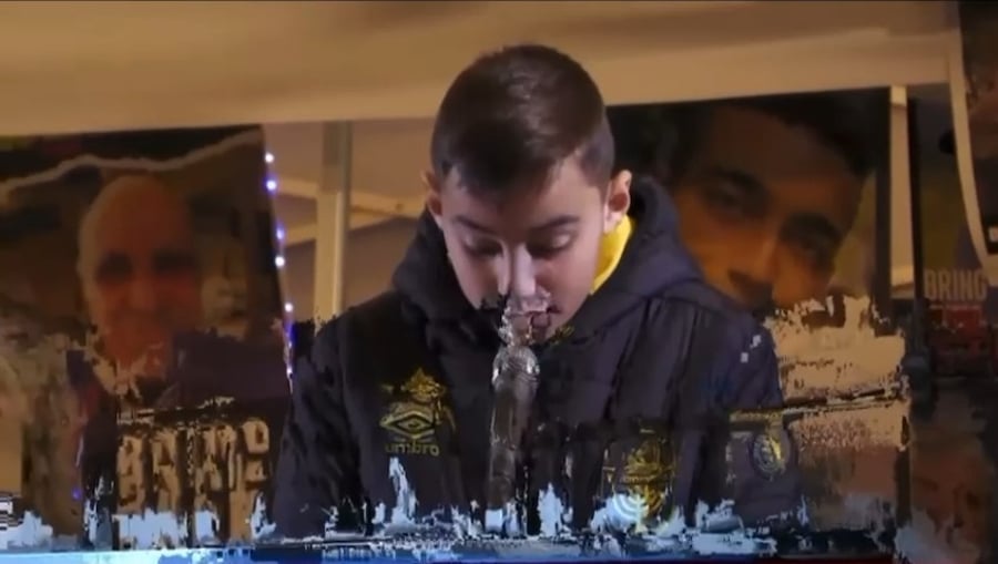 זיו ברסלבסקי בן ה-12, אחיו של רום ברסלבסקי החטוף בעזה.