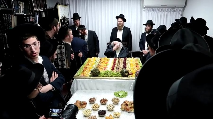 ט"ו בשבט במחיצת הרב שטרנבוך | צפו