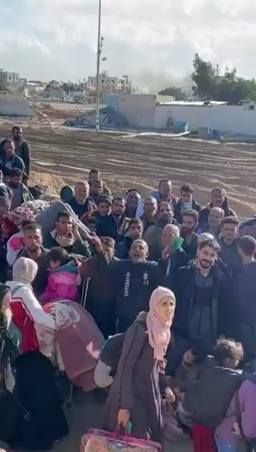 העזתים מקללים את חמאס