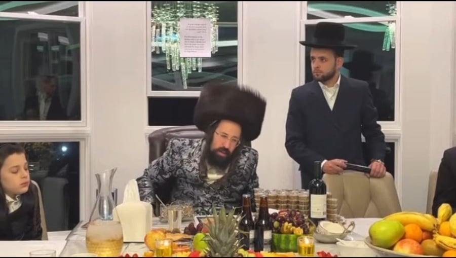 צפו בטיש הפירות של האדמו"ר ממעז'יבוז'