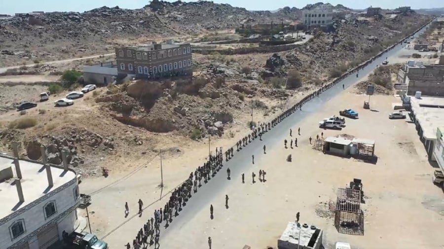 הזוי: אלפי חות'ים צועדים לעבר ישראל כדי להצטרף למלחמה