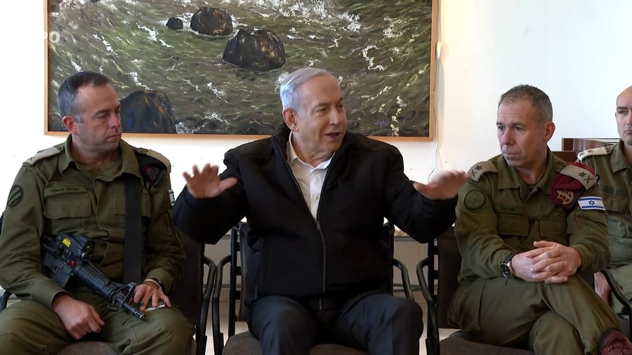 רה"מ עם בכירי הצבא