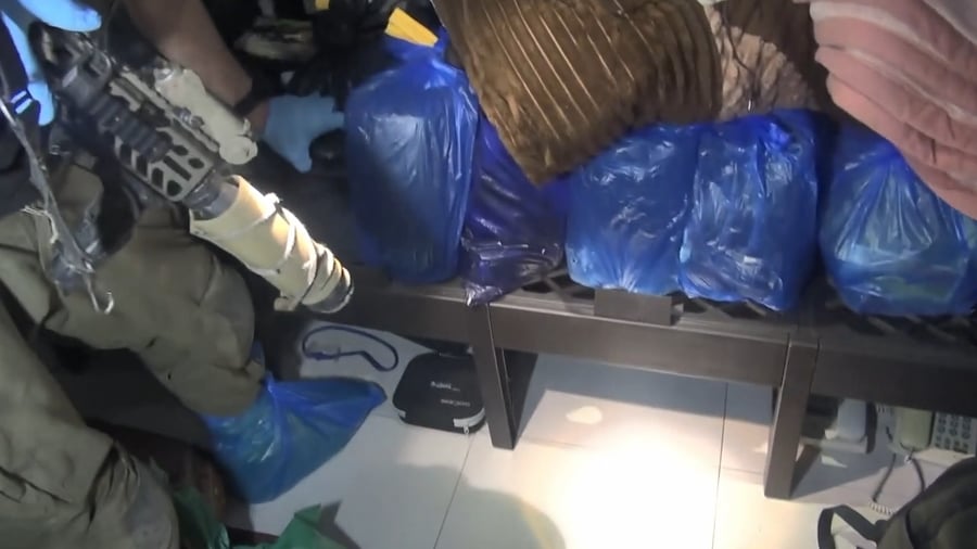  תיעוד מתוך מנהרה בה נמצאו סכומים גדולים של כספי טרור