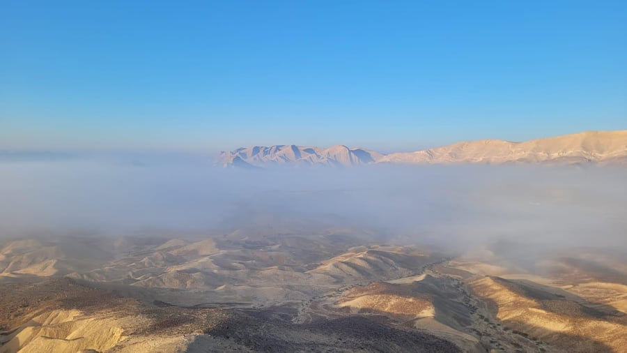 תיעוד מרהיב: ״גלישת עננים״ תועדה הבוקר במכתש גדול