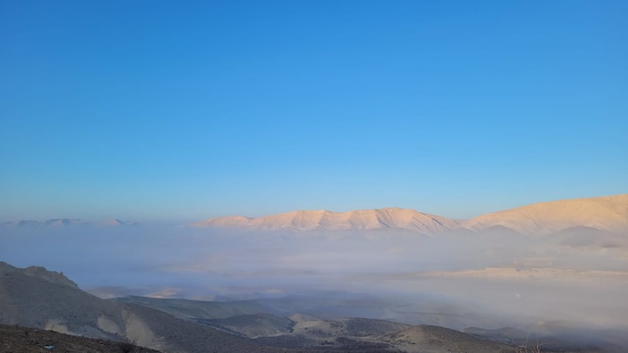 תיעוד מרהיב: ״גלישת עננים״ תועדה הבוקר במכתש גדול