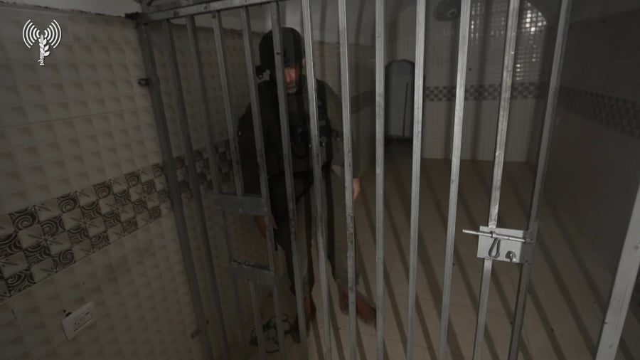 תיעוד של מפקד אוגדה 98, תת-אלוף דן גולדפוס מתוך המנהרה