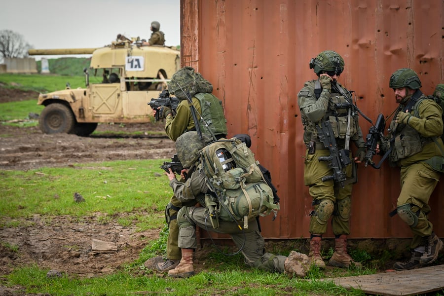 חיילי מילואים מחטיבת הנח"ל בתרגיל צבאי ברמת הגולן