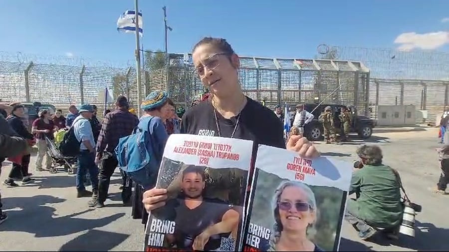 נגה אלפסי מפגינה היום