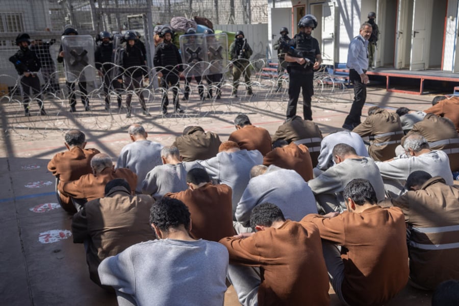 תיעוד חריג מבפנים: מרצחי הנוח'בה בתוך הכלא בישראל