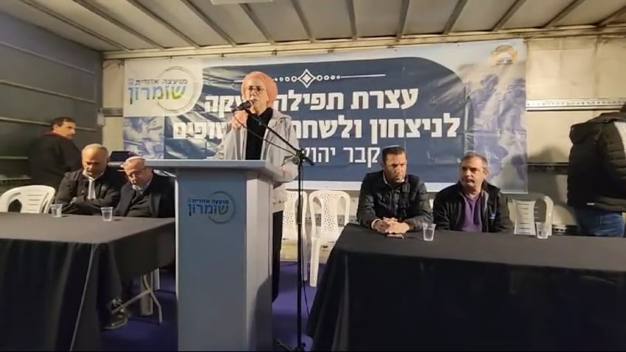 התפילות בקבר יהושע בן נון