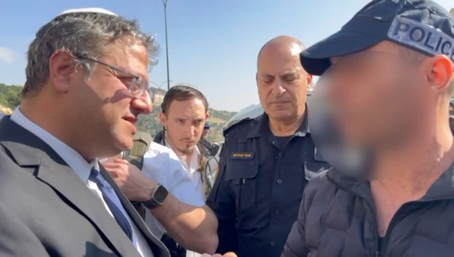 השוטר עם השר בן גביר