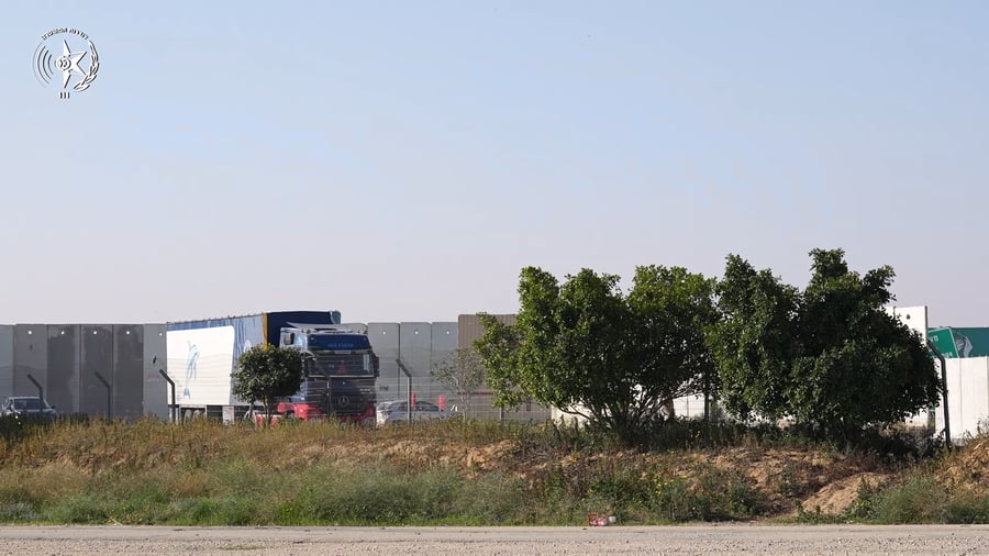 משאיות הסיוע נכנסות לעזה