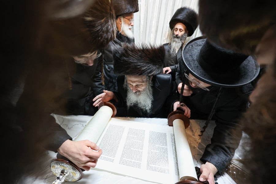הכנסת ספר תורה בשומרי אמונים בירושלים