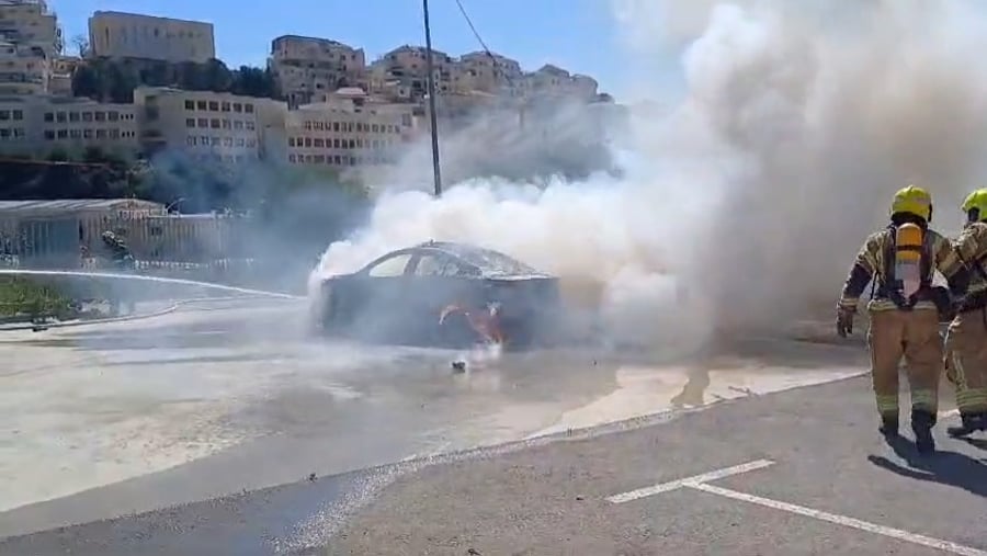 מכבים את האש