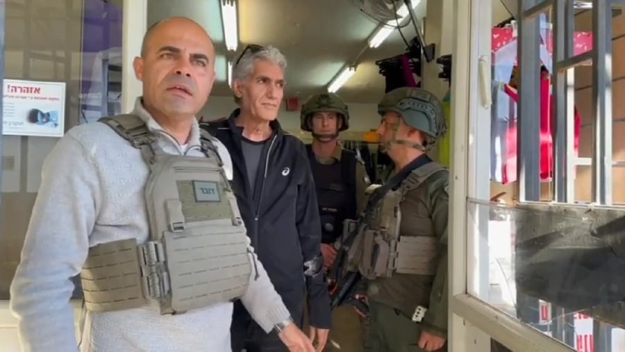 זירת הפגיעה הישירה בבית עסק בקריית שמונה