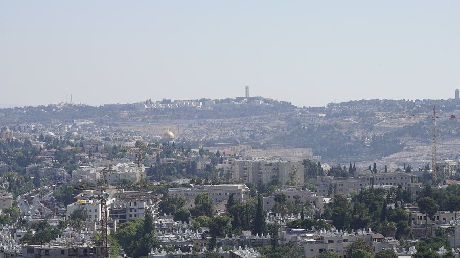 הזוכה המאושר יזכה בדירת יוקרה בירושלים בשווי מיליון דולרים (1,000,000 $) אשר משקיפה על הר הבית וצופה מהקומה ה-14 על הר הבית