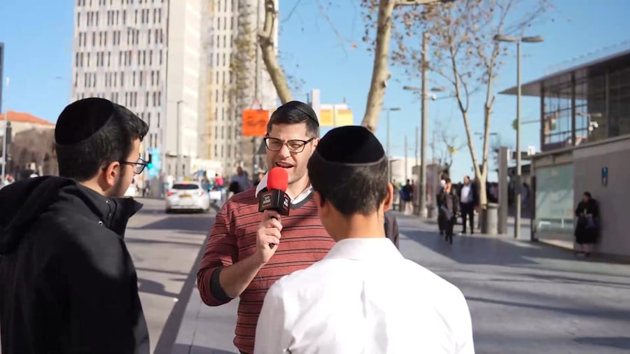 משה מנס עם חרדים מכל הגוונים