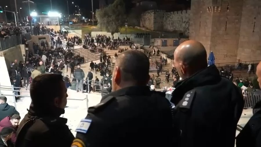 מפעילות השוטרים ולוחמי מג״ב אמש באזור העיר העתיקה בירושלים, לשמירת הביטחון והסדר ביומו הראשון של חודש הרמדאן