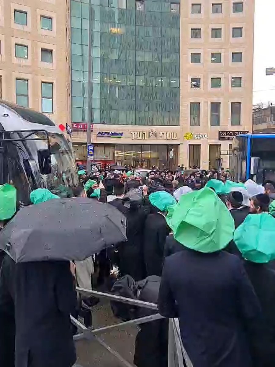 חוסמים את הרכבת הקלה