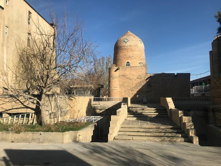קברם של מרדכי ואסתר באיראן
