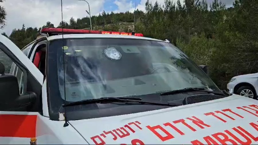האמבולנס שנפגע מהירי בפיגוע בטלמון שבבנימין
