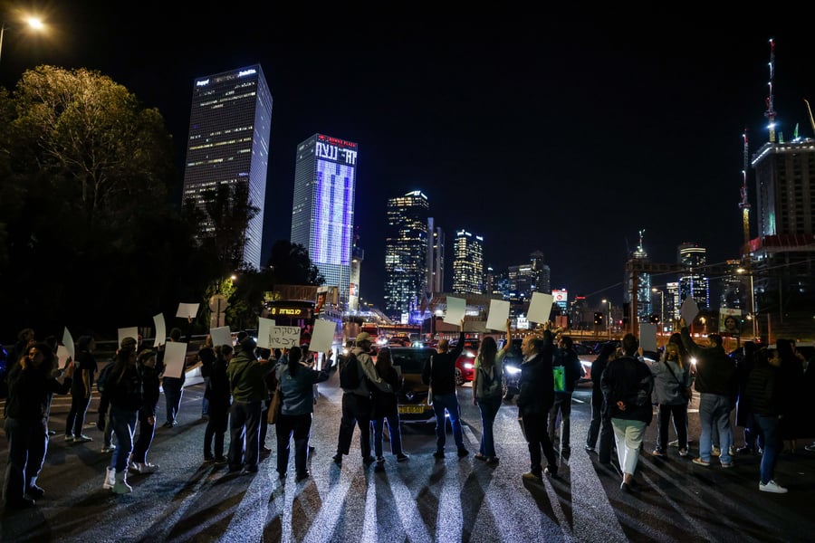ההפגנות בתל אביב, הלילה