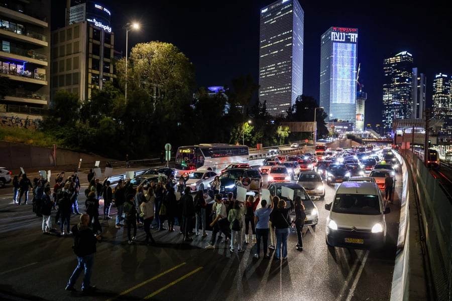 ההפגנות בתל אביב, הלילה