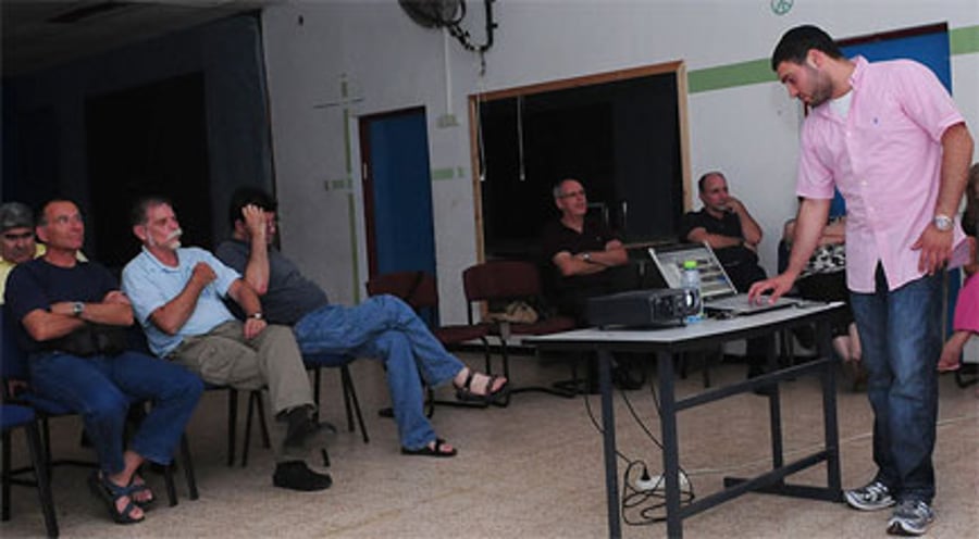 ישראל ברדוגו עושה בית ספר לצלמים בישראל