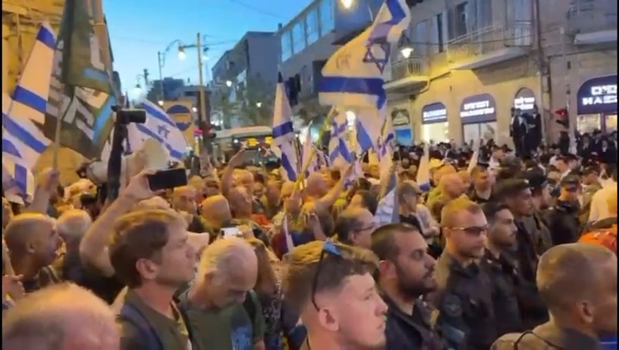 חציצה ופיזור המפגינים משני הצדדים ומניעת אלימות באזור כיכר השבת