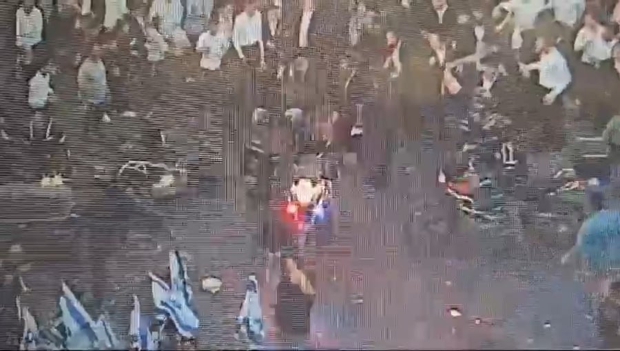 תיעוד מגרימת נזק לאופנוע משטרתי שבעקבותיו נעצר חשוד