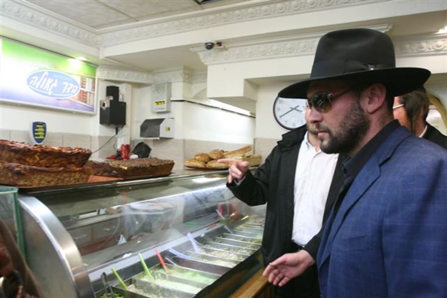 צפו בתמונות: גומא אגאייר רוכש ´סירטוק´ וכובע חב"די
