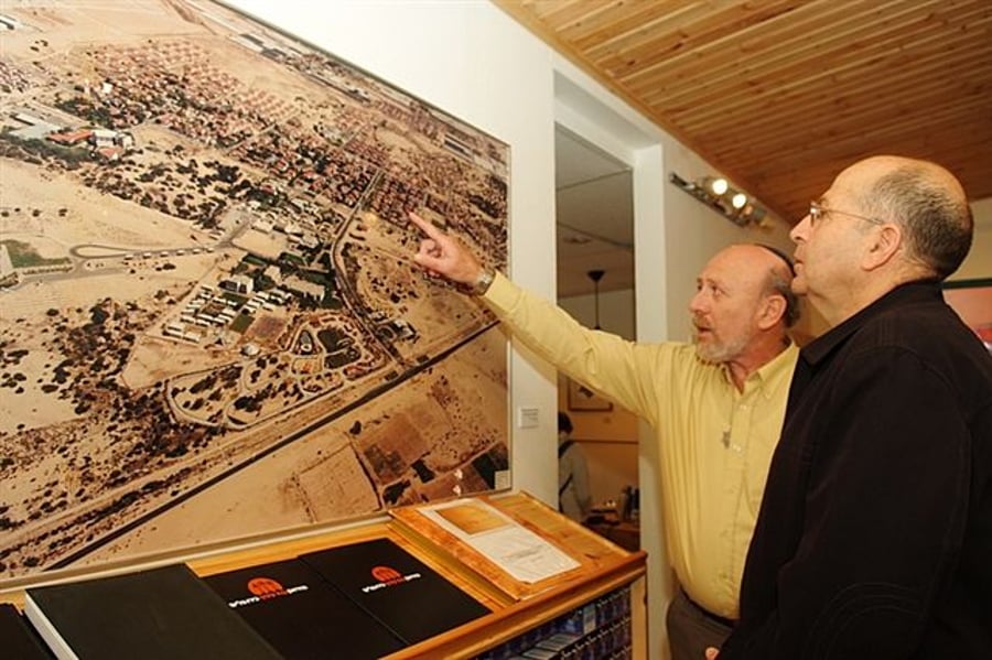 השר משה בוגי יעלון ביקר במוזיאון גוש קטיף בירושלים
