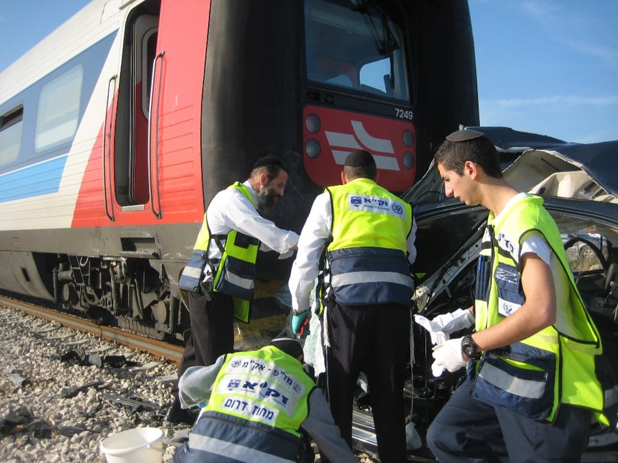 צפו: הרוג בתאונה בין רכבת לרכב פרטי