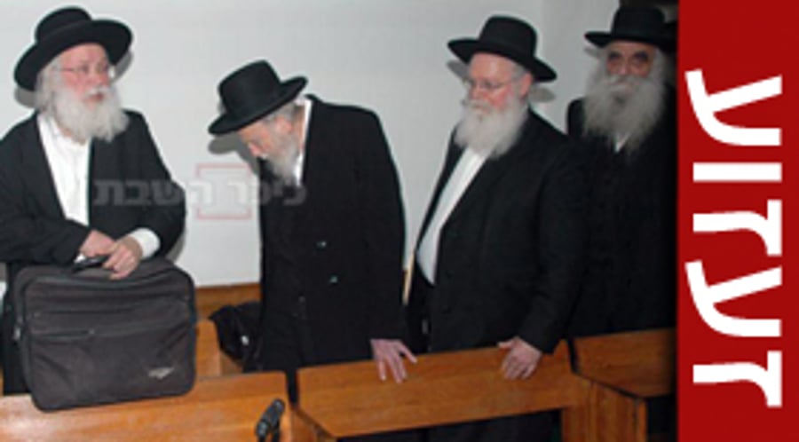 הרבנים בבית-המשפט, היום (צילום עוזי ברק)