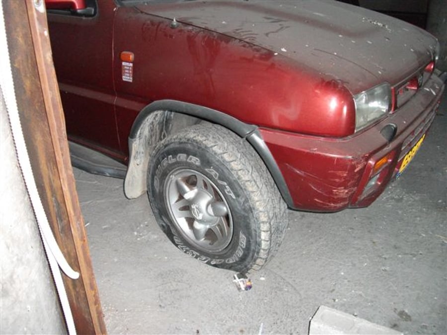 חצו גבולות: חוליגנים הרסו את רכבו של רב הקהילה