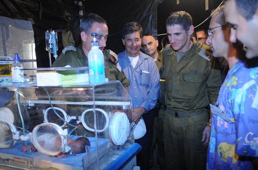 מפקד פיקוד העורף, אלוף יאיר גולן, ביקר היום בבית חולים השדה של חיל הרפואה בהאיטי בפגיה