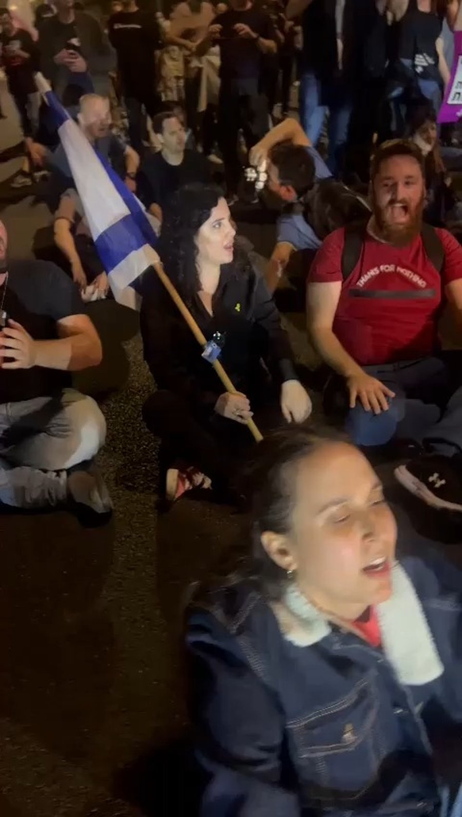 נעמה לזימי חוסמת את נתיבי איילון בניגוד לחוק