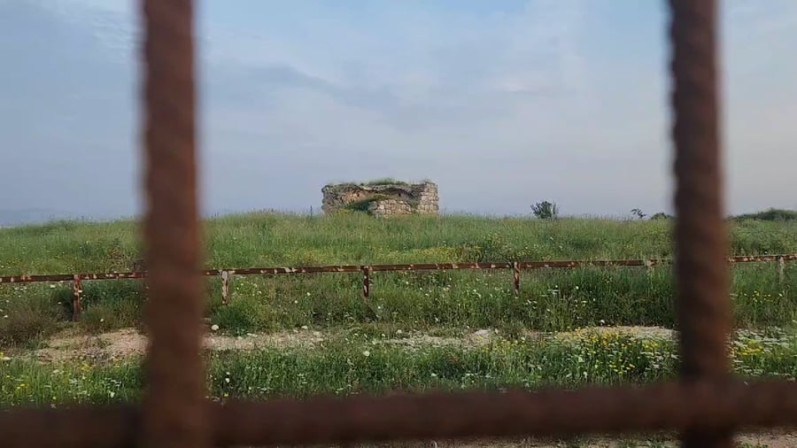 חירבת כפר רות החלק מעבר לגדר המערכת