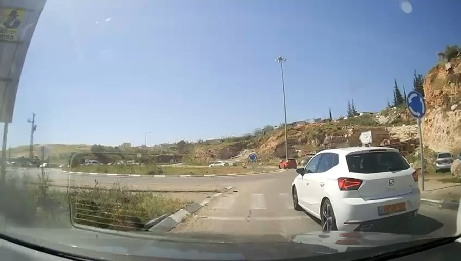 תיעוד עבירות תנועה שביצע הנהג שנמלט מהשוטרים
