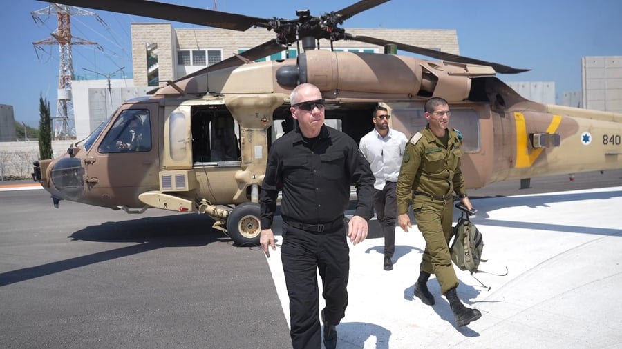 גלנט עם הלוחמים בגבול הצפון