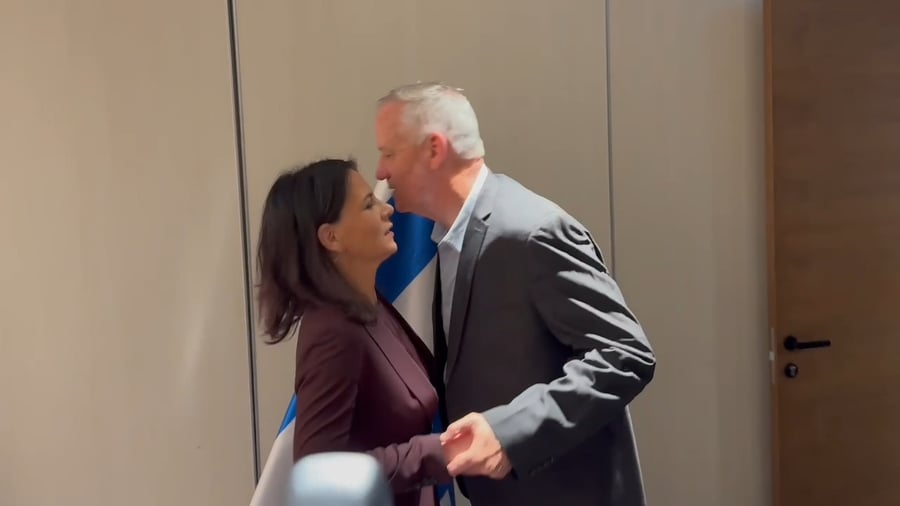 גנץ עם קמרון וברבוק