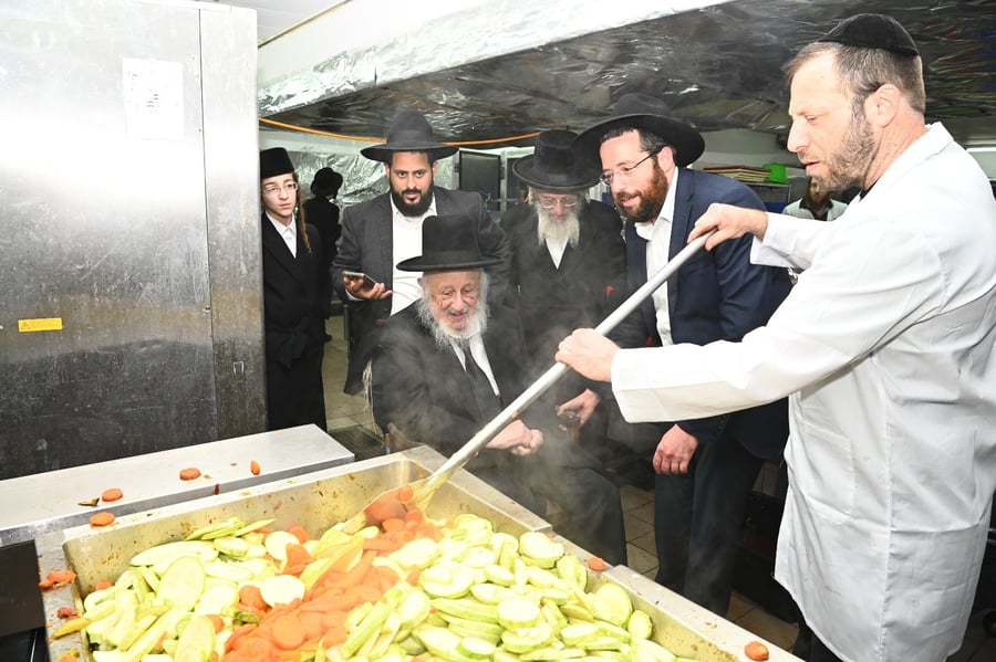 גדולי ישראל במטבח 'בית התבשיל' בב"ב